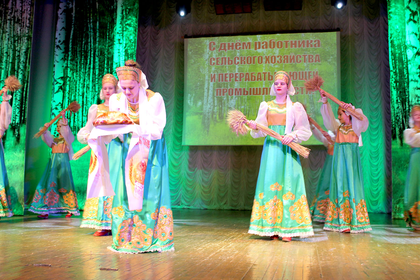 За ратный труд и честь, вам и хвала!