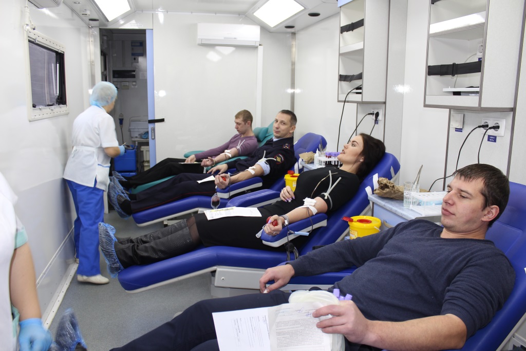 Брянские полицейские приняли участие в донорской акции