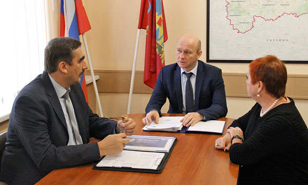 Заместитель губернатора Брянской области Александр Коробко провел встречу с представителями «Почты России»