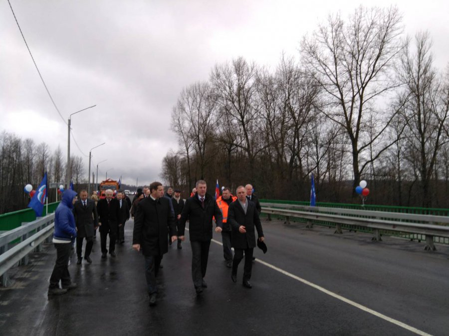 Губернатор Александр Богомаз открыл в Жуковке отремонтированный мост