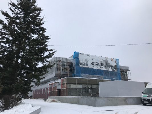 Необычные светильники появились у брянского концертного зала «Дружба»