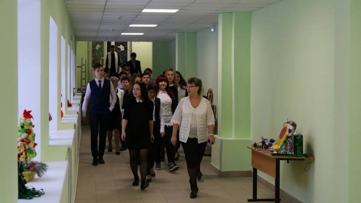 В одной из брянских школ открыли тёплый переход между старым и новым корпусами