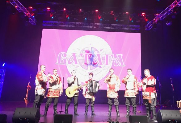 Коллектив «Ватага» поздравил брянцев с праздником