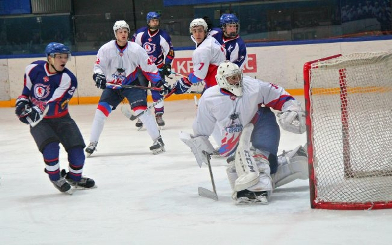 Брянские хоккеисты вышли в плей-офф первенства Национальной молодежной лиги