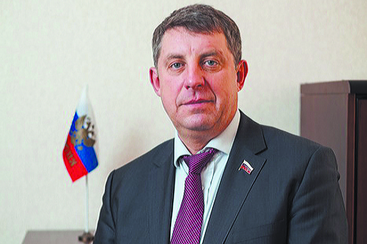 Александр Богомаз участвует в заседании областного парламента