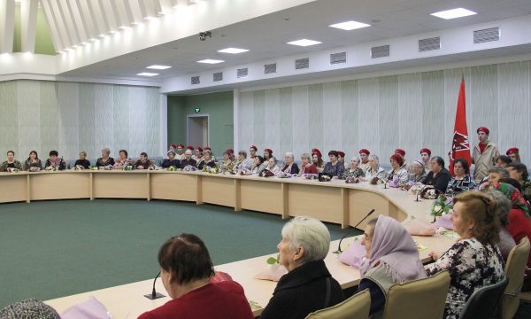 Александр Богомаз провел встречу с матерями и вдовами погибших защитников Отечества