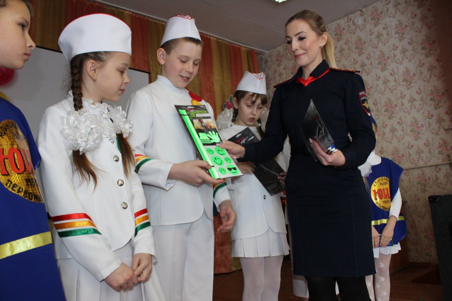 В Клинцах ГИБДД и дети отметили совместный праздник