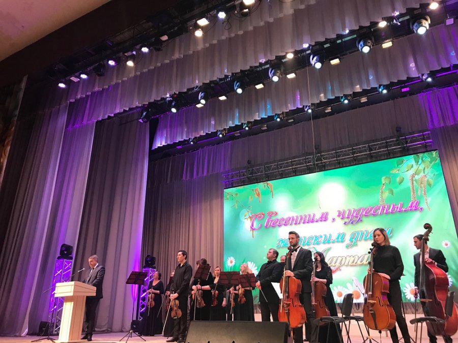 Брянский лидер Александр Богомаз поздравил женщин с праздником 8 марта