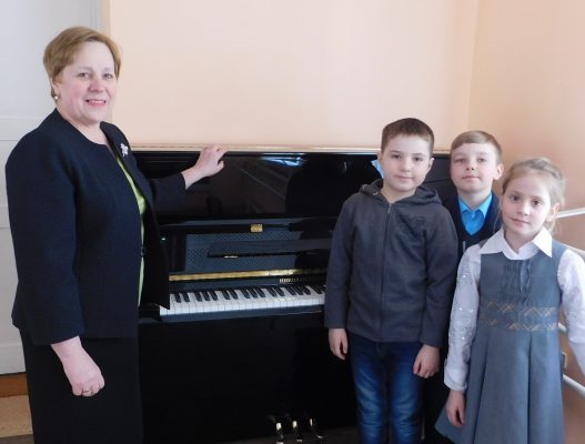 Детские школы искусств получили новые фортепиано