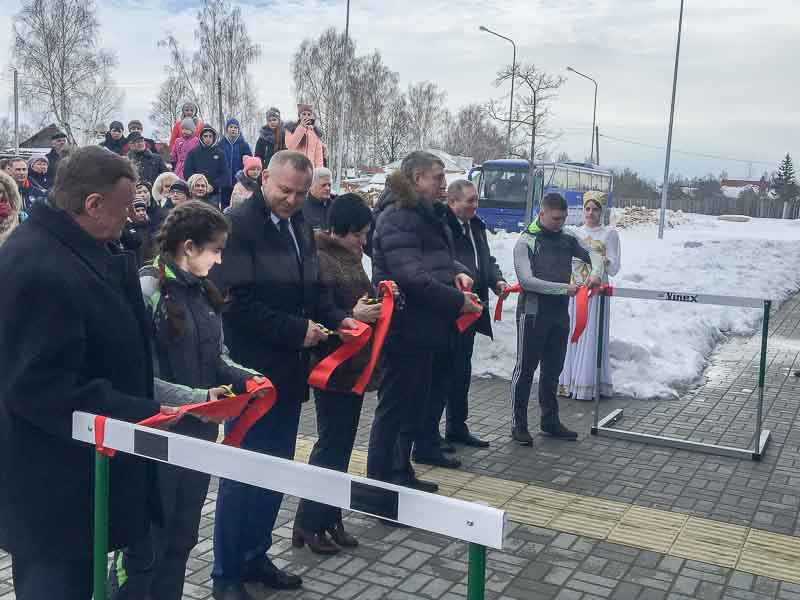 В Суземке открылся ледовый дворец