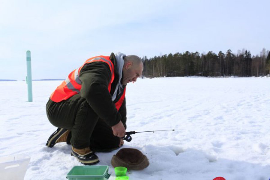 В Белых Берегах любители зимней рыбалки соревновались на  Кубок Брянской области