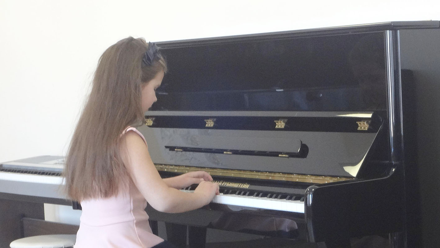 Новое пианино в школе искусств