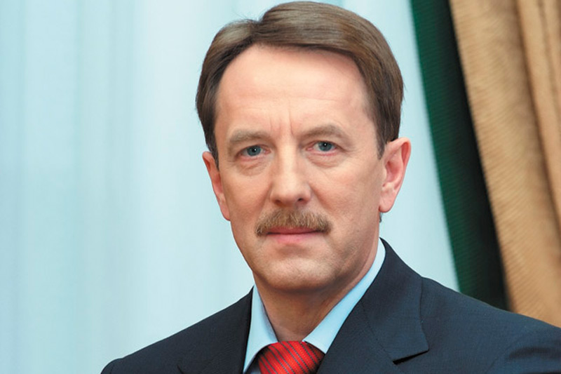 Алексей Гордеев поздравил жителей Брянщины с Днем весны и труда