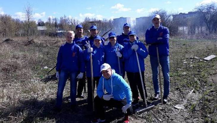 Брянские партийцы участвовали в субботнике