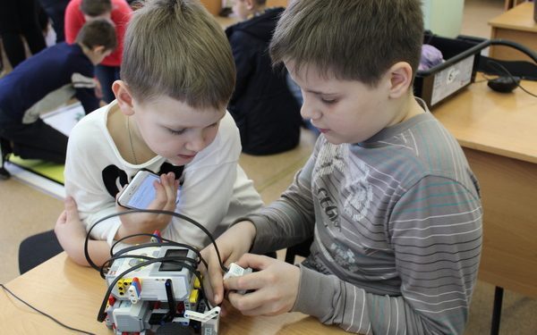 Соревнования  по программированию и робототехнике проходят в Брянске