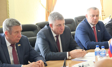 Губернатор Александр Богомаз провел встречу с ветеранами боевых действий