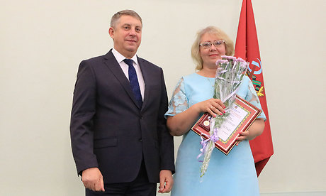 Губернатор Брянщины Александр Богомаз поздравил социальных работников с профессиональным праздником