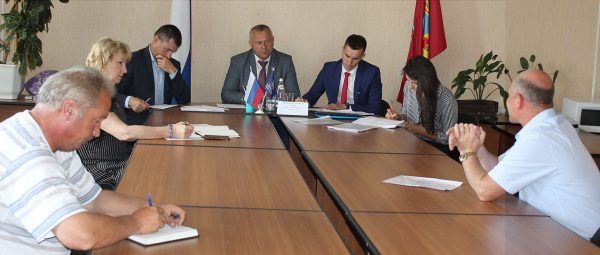 Валентин Суббот, депутат государственной Думы, выслушал жителей Навлинского района