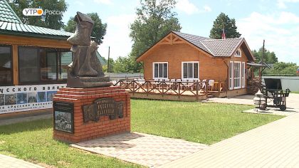 Памятник паре валенок открыли в селе Белогорщь Брянской области