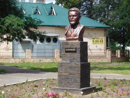 В г. Клинцы Брянской области открыли отреставрированные бюсты