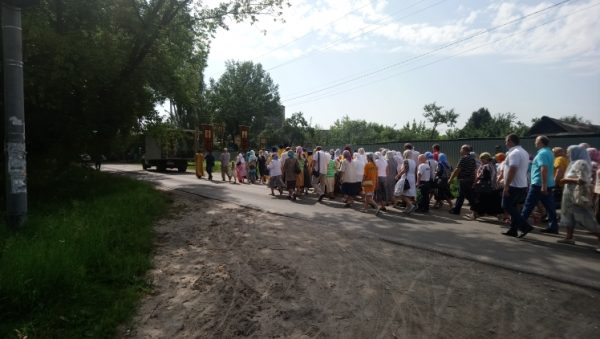 Крестный ход в г. Сельцо Брянской области собрал сотни людей