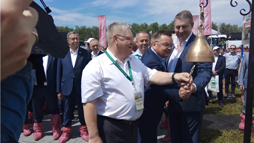 Губернатор Брянской области  открыл соревнования добровольных пожарных дружин.