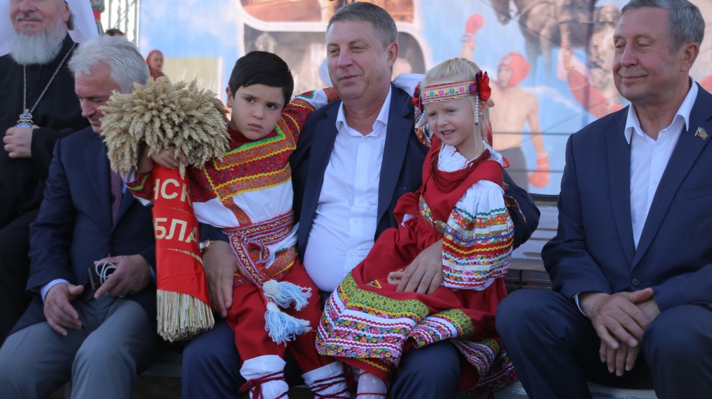 Губернатор Брянской области Александр Богомаз поприветствовал гостей Свенской Ярмарки