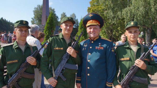 В г.Клинцы  молодые мотострелки приняли воинскую присягу‍
