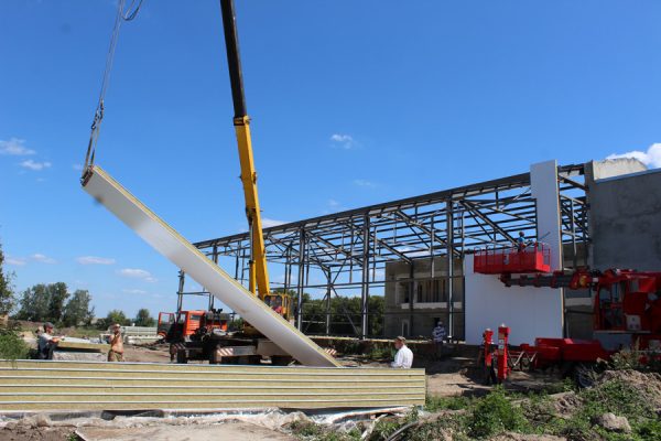 В п.Комаричи Брянской области продолжается строительство ФОКа и стадиона