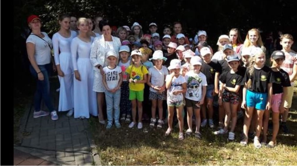 Валентина Миронова навестила танцевальный ансамбль Солнышко.