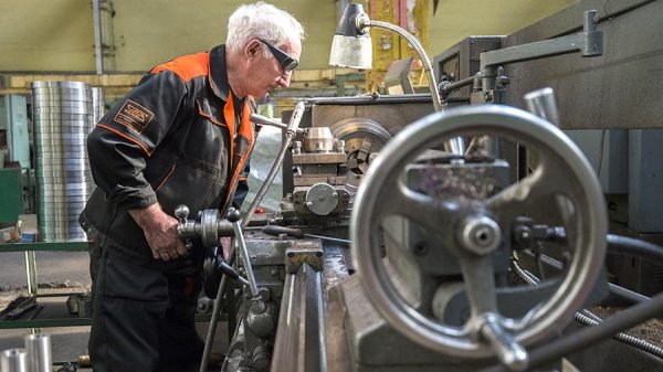 Как обеспечить востребованность людей предпенсионного возраста