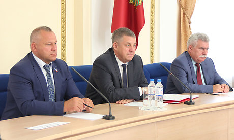 Полномочный представитель Президента РФ в ЦФО Игорь Щёголев отметил стопроцентную готовность общеобразовательных учреждений Брянской области к новому учебному году