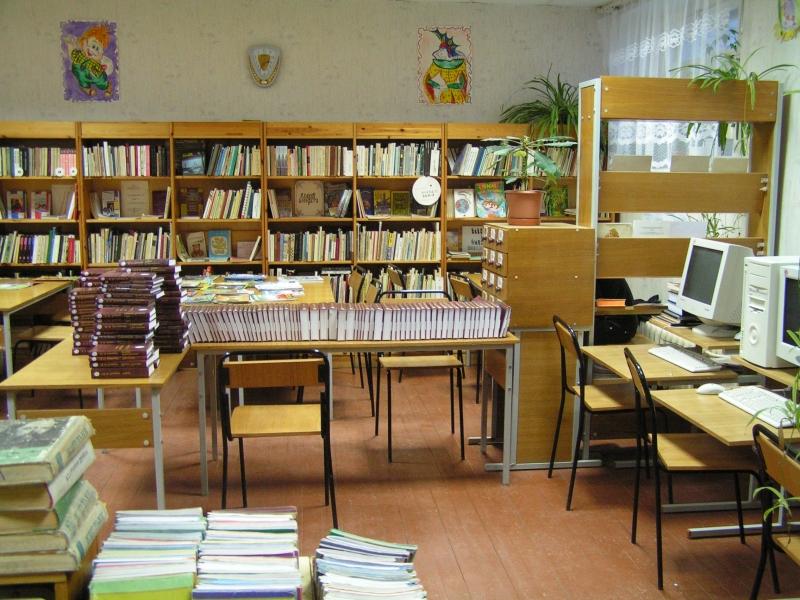 Школы Брянска получили компьютеры и оргтехнику