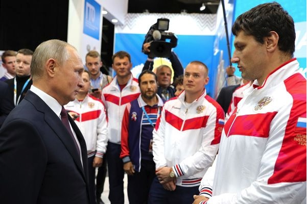 Брянский самбист Артем Осипенко пообщался с Владимиром Путиным