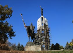 В Брянске продолжается капитальный ремонт Покровской горы