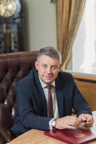 Губернатор Брянской области Александр Богомаз поздравил автомобилистов с профессиональным праздником