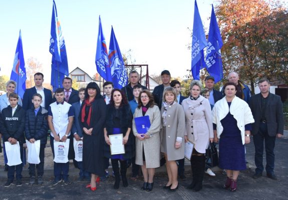 В Красной Горе Брянской области торжественно открыли  благоустроенные дворовые территории