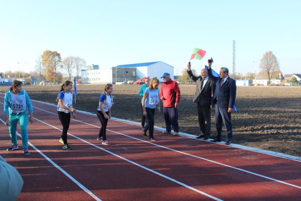 В Комаричском районе председатель Брянской областной Думы Владимир Попков дал старт одиннадцатой спартакиаде школьников