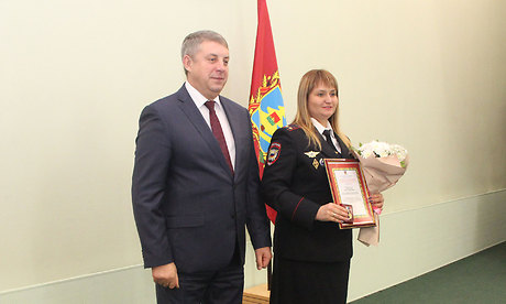 Александр Богомаз вручил награды лучшим сотрудникам брянской полиции