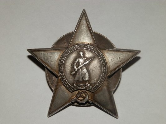 В п. Пальцо Брянского района дочери ветерана передали орден Красной Звезды