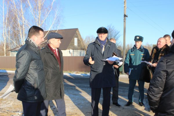 Замгубернатора Брянской области Юрий Мокренко проверил строительство детсада в Почепском районе