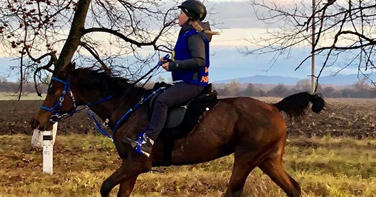 Анастасия Нефёдова из Брянска выиграла чемпионат России по скачкам