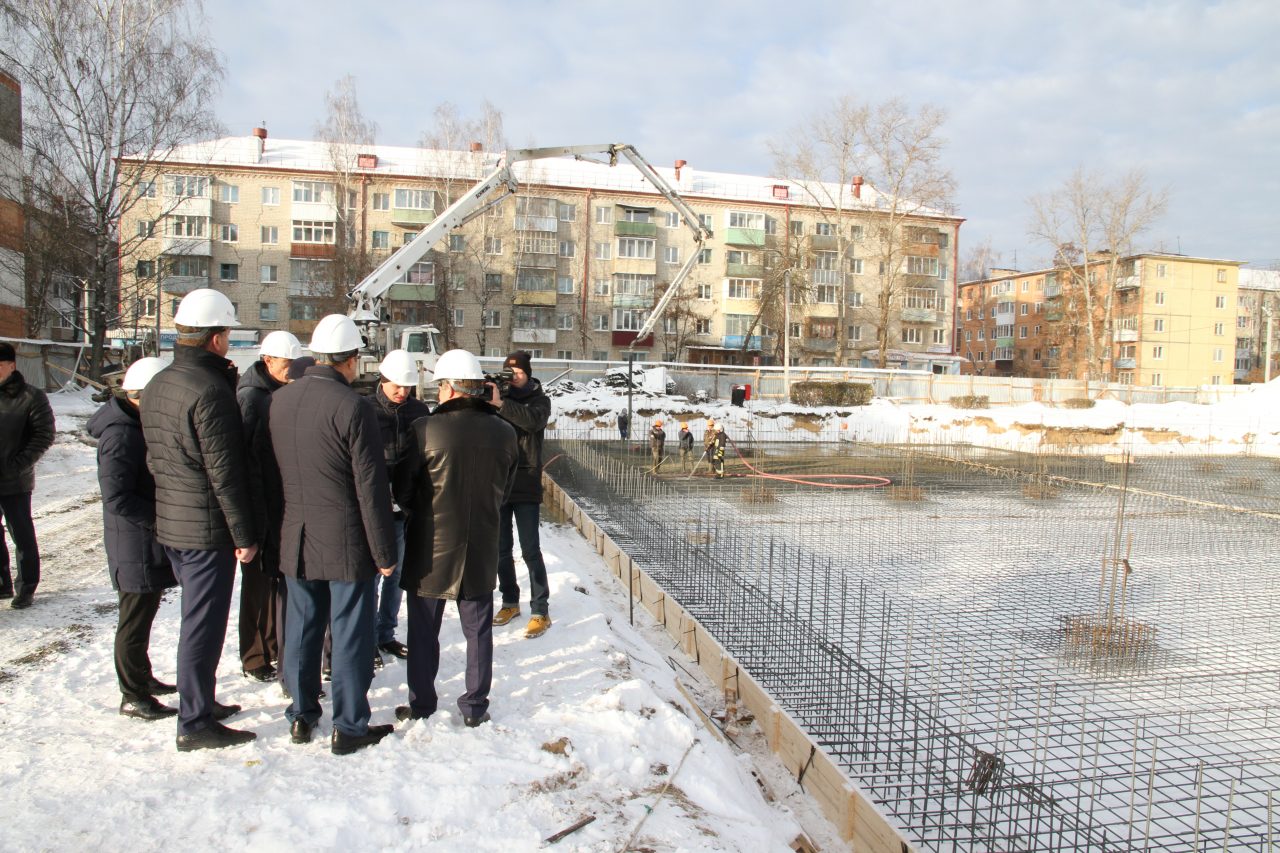 В Брянске залили фундаментную плиту нового детсада