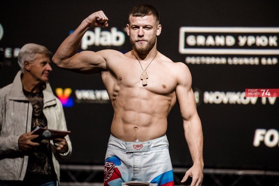 Брянский боец Алексахин нокаутировал бразильца Коррейа