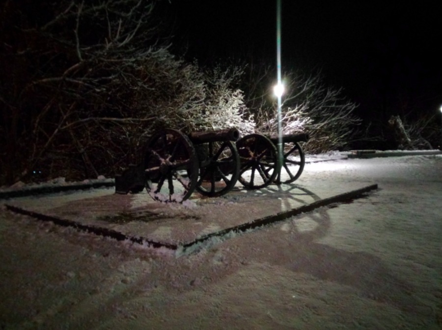 Мемориальный комплекс на Покровской горе освещен