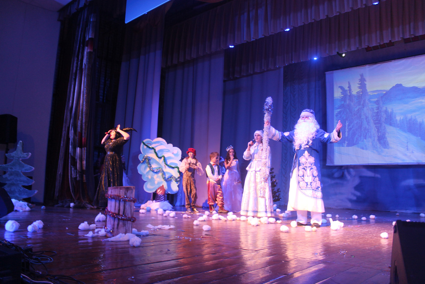 Новогодняя елка главы администрации района