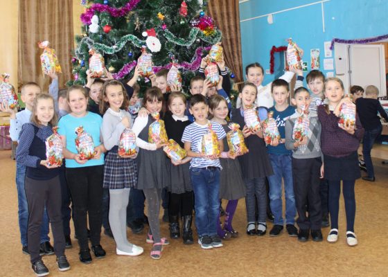 Председатель Брянской облдумы поздравил маленьких жителей Комаричского района с наступающим Новым годом