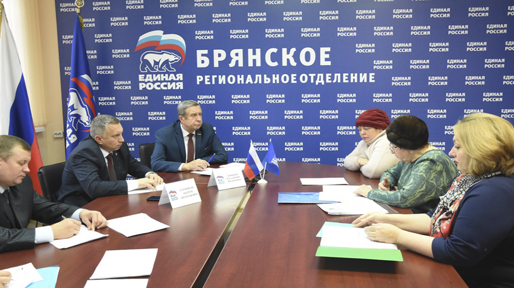 За помощью в решении вопросов ЖКХ брянцы обратились к Владимиру Попкову