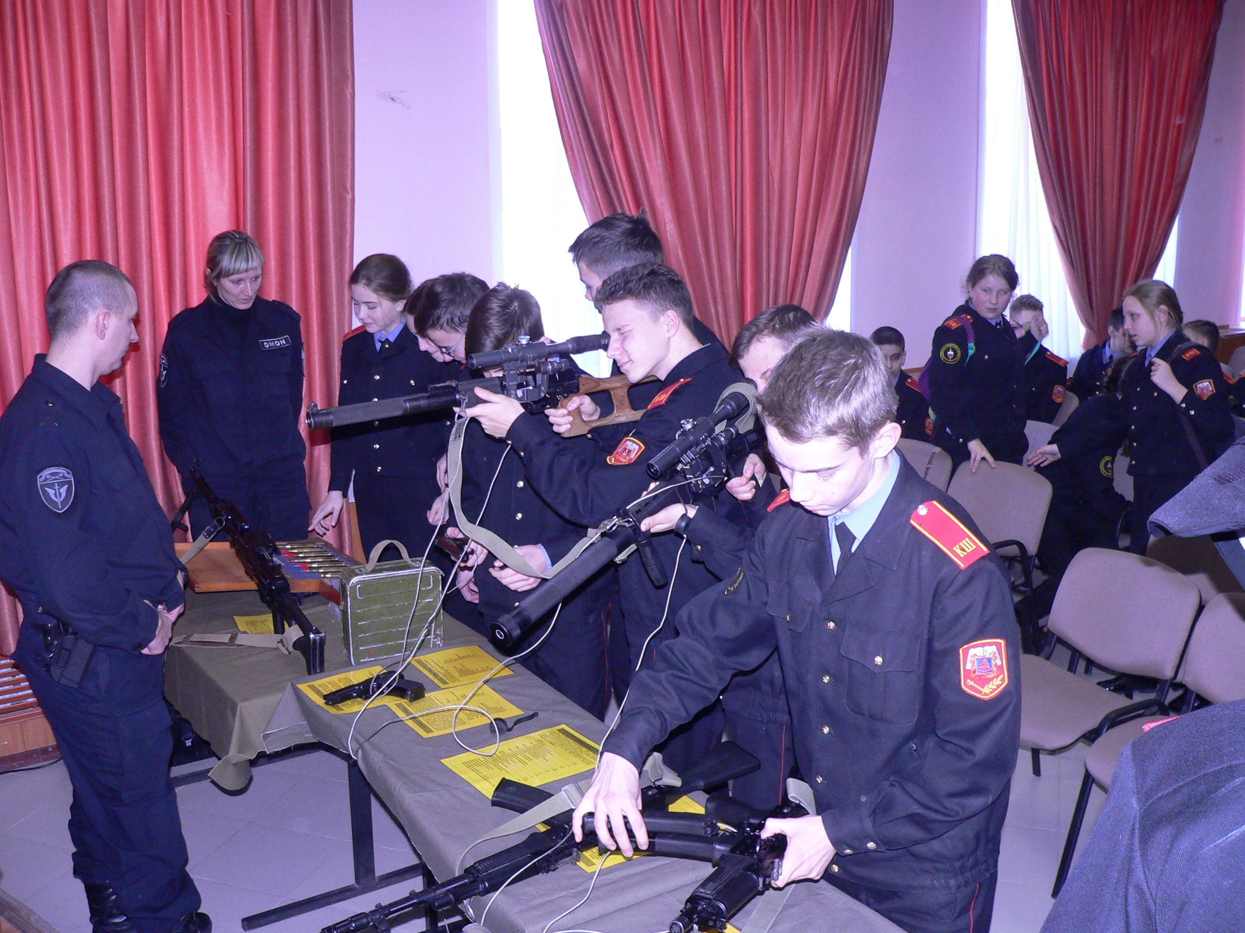 Росгвардейцы провели урок памяти для  брянских кадетов