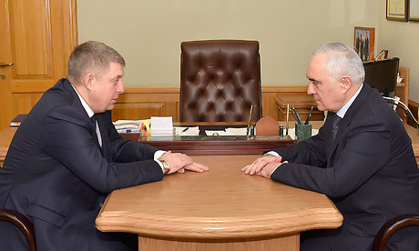 Губернатор Александр Богомаз и заместитель полномочного представителя Президента РФ в ЦФО Мурат Зязиков обсудили вопросы социально-экономического развития Брянщины